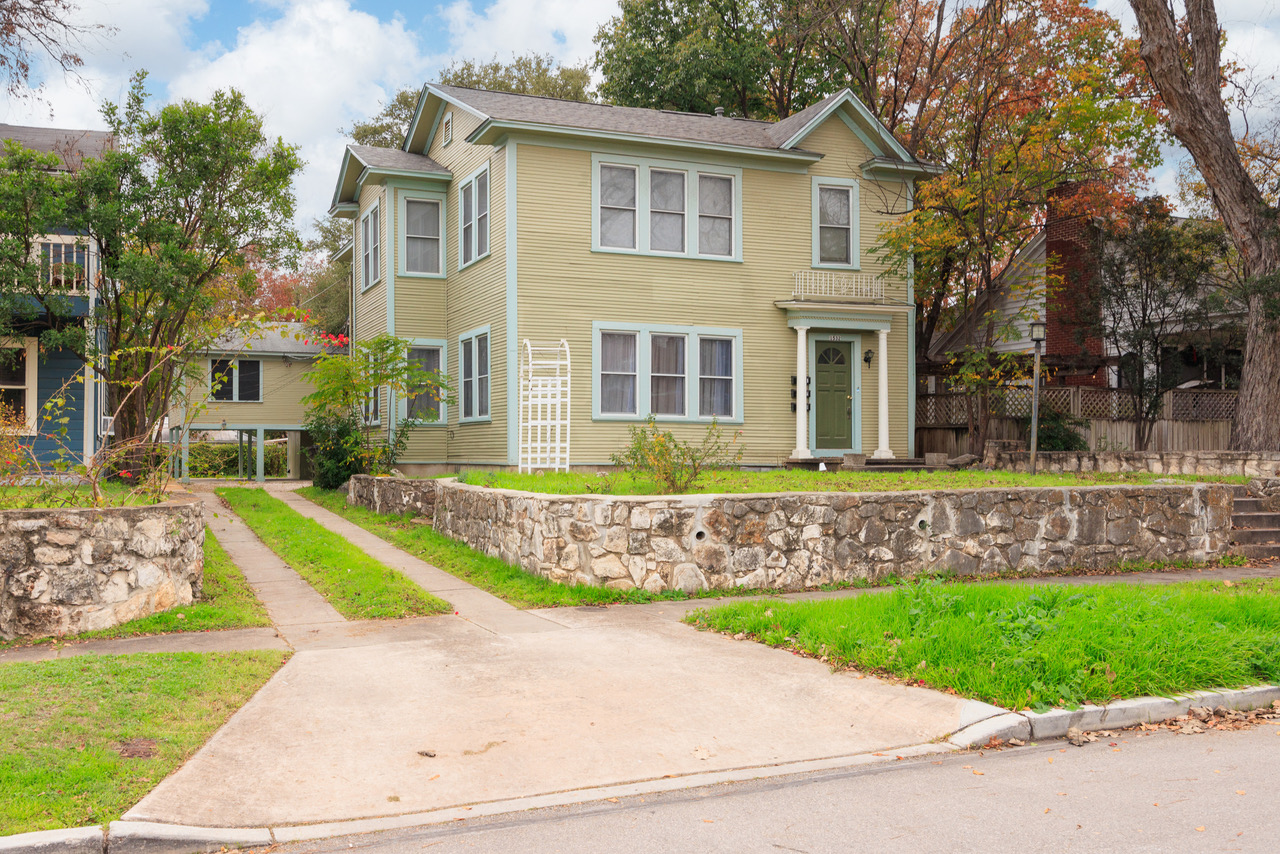 1532 W. Huisache Avenue