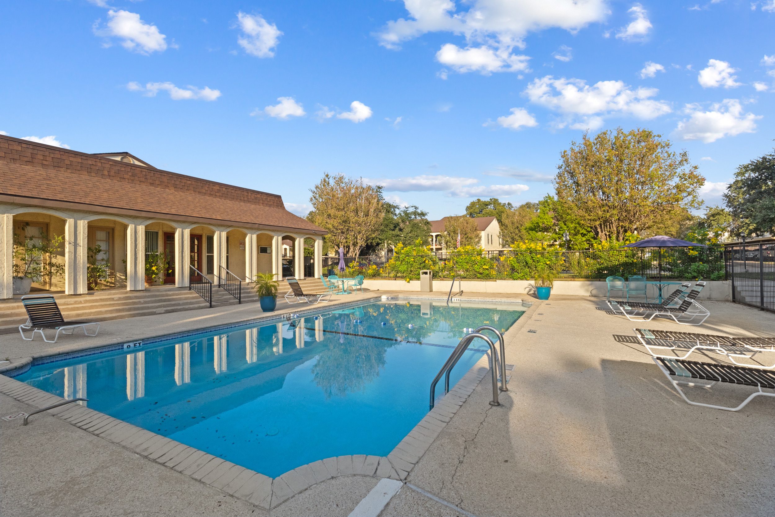 8702 Village Dr, Unit 123